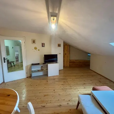 Quiet And Lovely 2 Bdrm Loft In The Old Centre Sófia