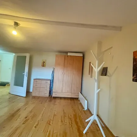 Quiet And Lovely 2 Bdrm Loft In The Old Centre