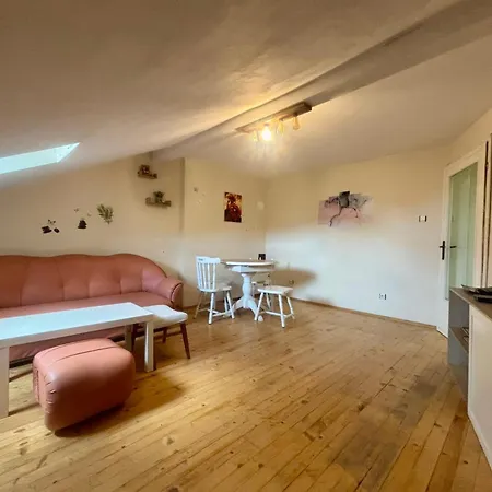 Quiet And Lovely 2 Bdrm Loft In The Old Centre *